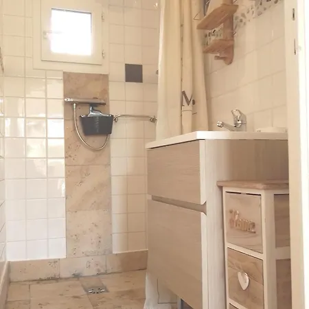 Σπίτι διακοπών Petite Maison 2 Personnes, 3 Etoiles, 900m *