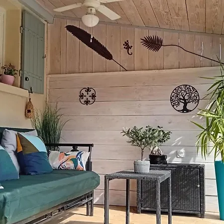 Сasa de vacaciones Petite Maison 2 Personnes, 3 étoiles, 900m *
