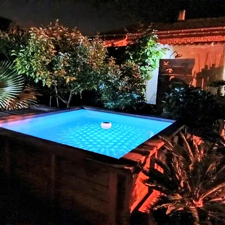 Сasa de vacaciones Petite Maison 2 Personnes, 3 étoiles, 900m *